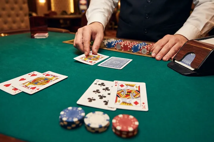 Deal and peek in Atlantic City Blackjack