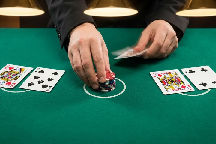 Two hands, equal bets in Blackjack Switch