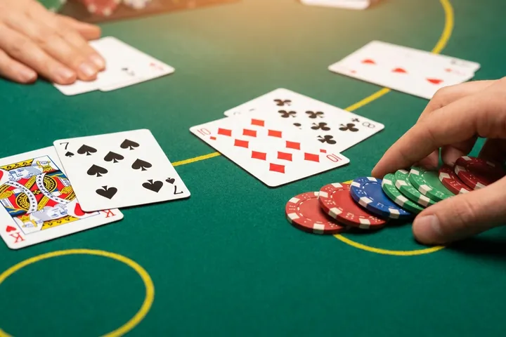 Dealer stands on 17 in Double Deck Blackjack