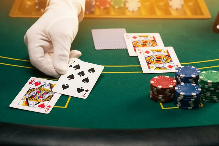 Dealer wins ties in Double Exposure Blackjack