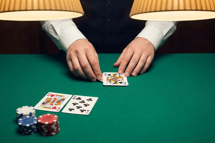 Single dealer card in European Blackjack