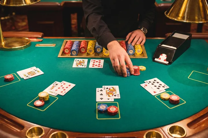 Dealer settles all at once in Multi-Hand Blackjack