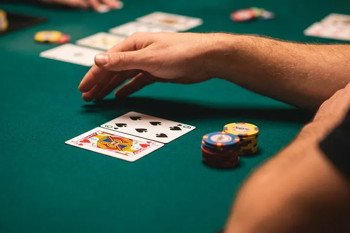 Play the main hand normally in Perfect Pairs Blackjack